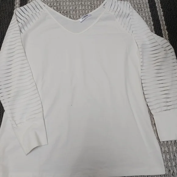 Pretty Amazon Top - Picture 6 of 6